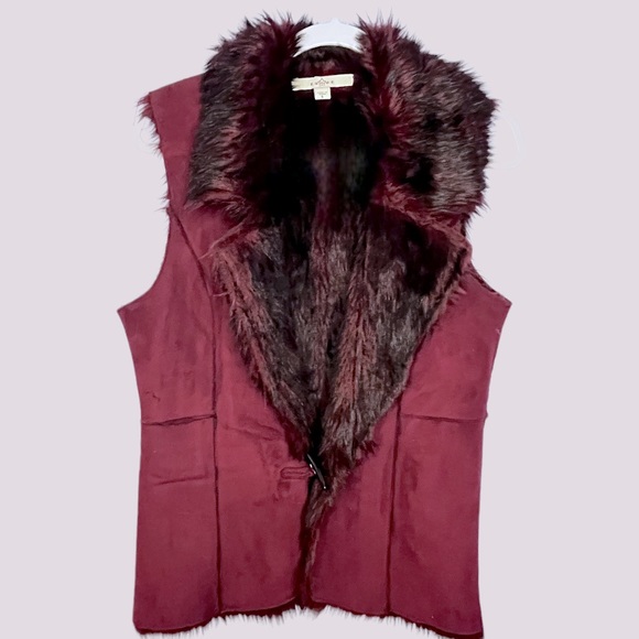 FEVER Faux Suede/ Fur Reversible Vest Maroon and Black women’s size small - Picture 3 of 8